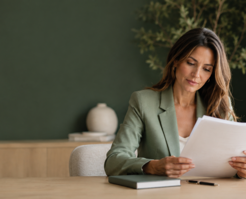 dallas-employment-lawyer-reviewing-fee-agreement